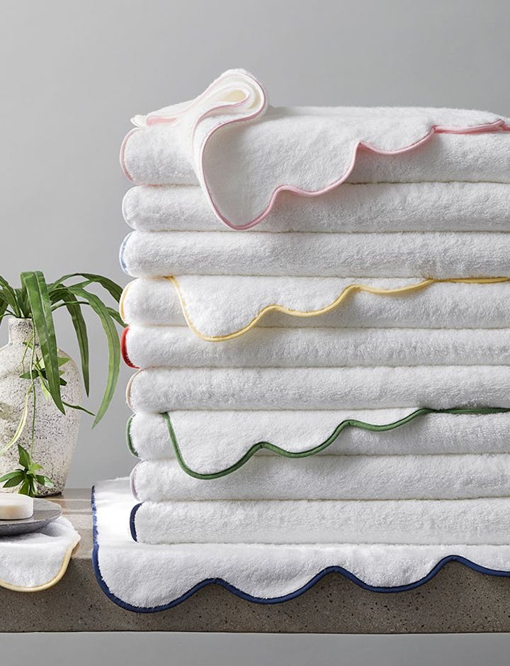 A closeup view of Cairo Scallop towels.