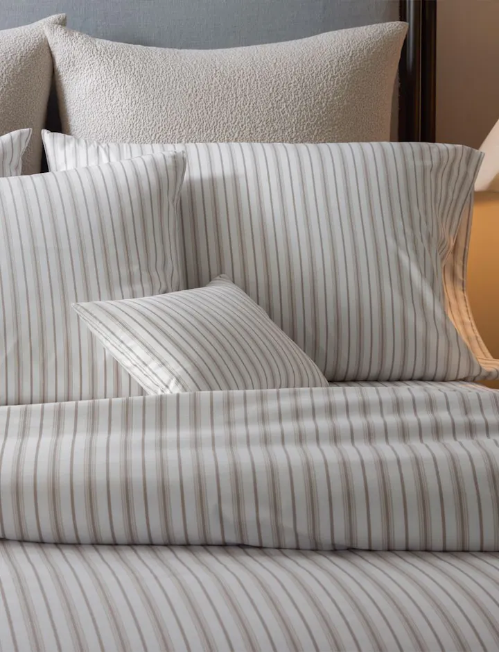 An view of an Calypso Bed