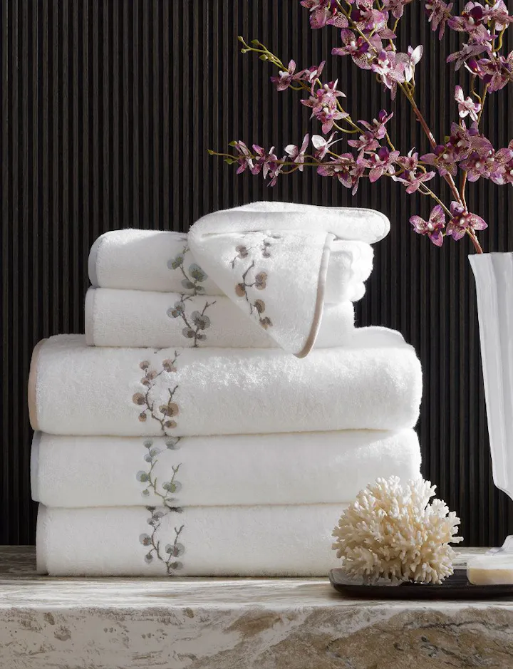 An view of a Jasmine Giza Stack