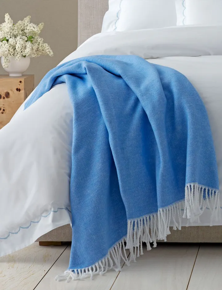 An view of an Calypso Bed